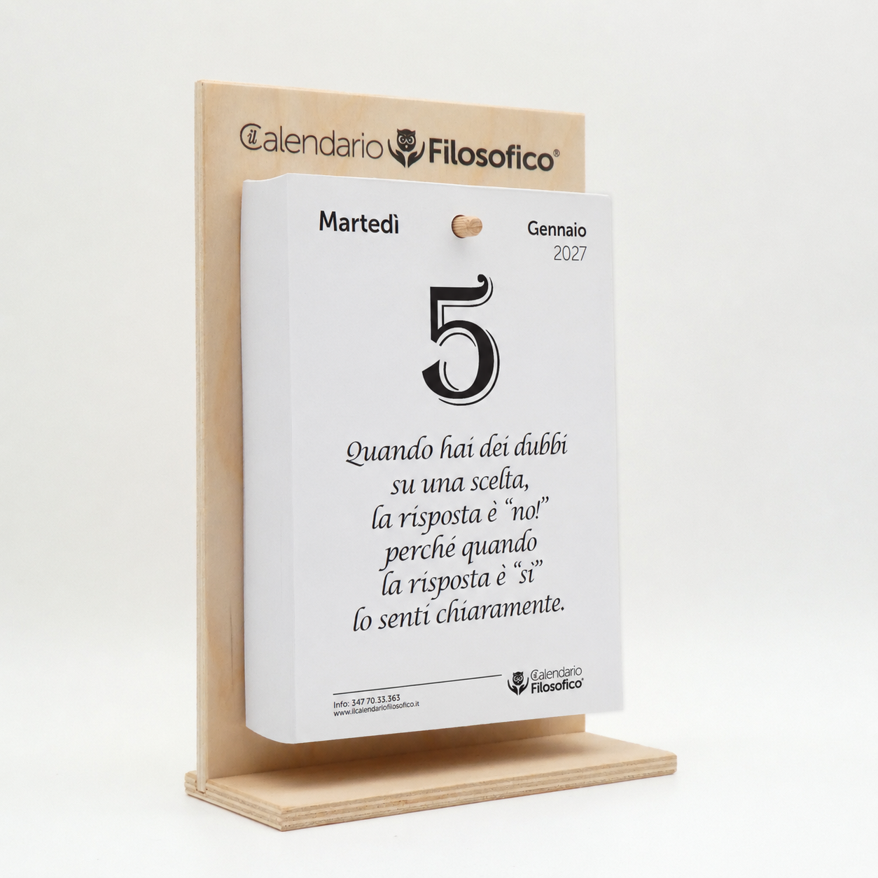 CALENDARIO FILOSOFICO 2027 - A5 MEDIO 15x21 CM - CON SUPPORTO IN LEGNO