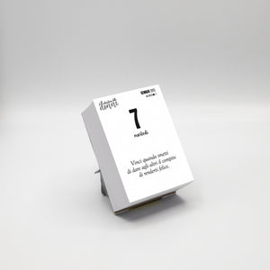 CALENDARIO DELLE DONNE 2025 - A7 MIDI 7,4 x 10,5  CM - SUPPORTO IN CARTONE E SCATOLA REGALO