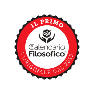 IL MEZZO FILOSOFICO 2025 - A6 PICCOLO 10 x 14 CM - CON SUPPORTO IN LEGNO