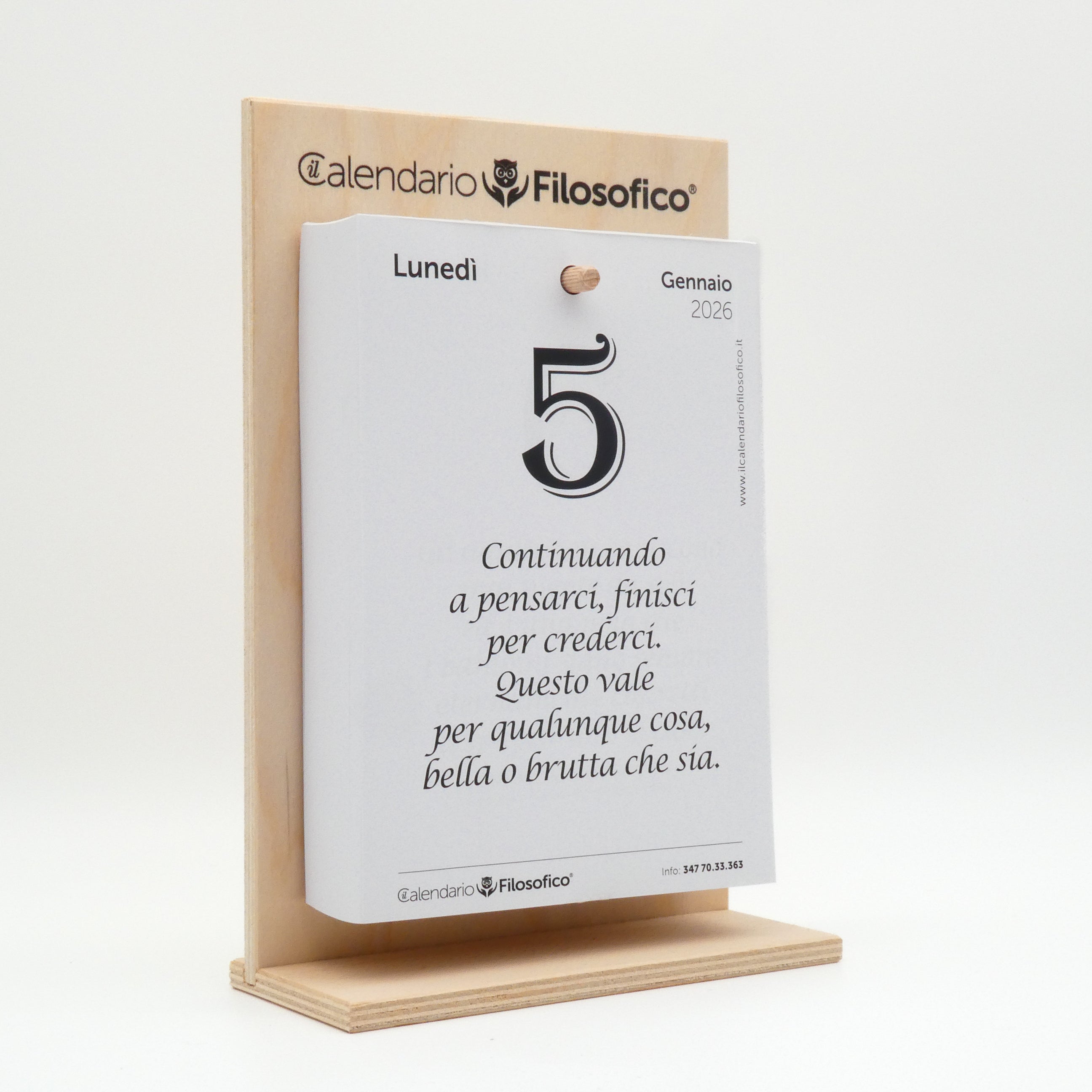 CALENDARIO FILOSOFICO 2026 - A5 MEDIO 15x21 CM - CON SUPPORTO IN LEGNO