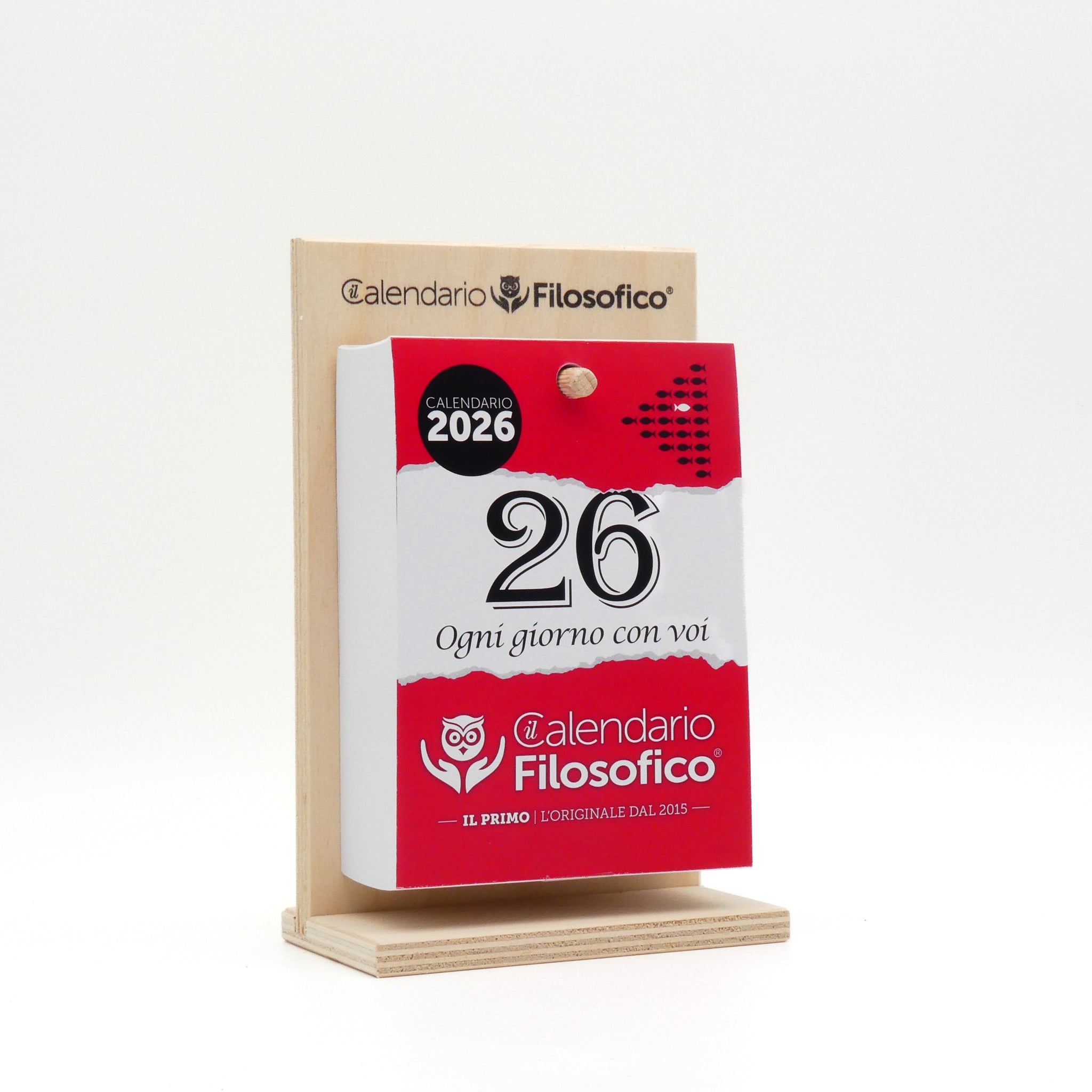 Calendario Filosofico 2026 con supporto in legno A6, copertina rossa con la scritta 'Ogni giorno con voi'