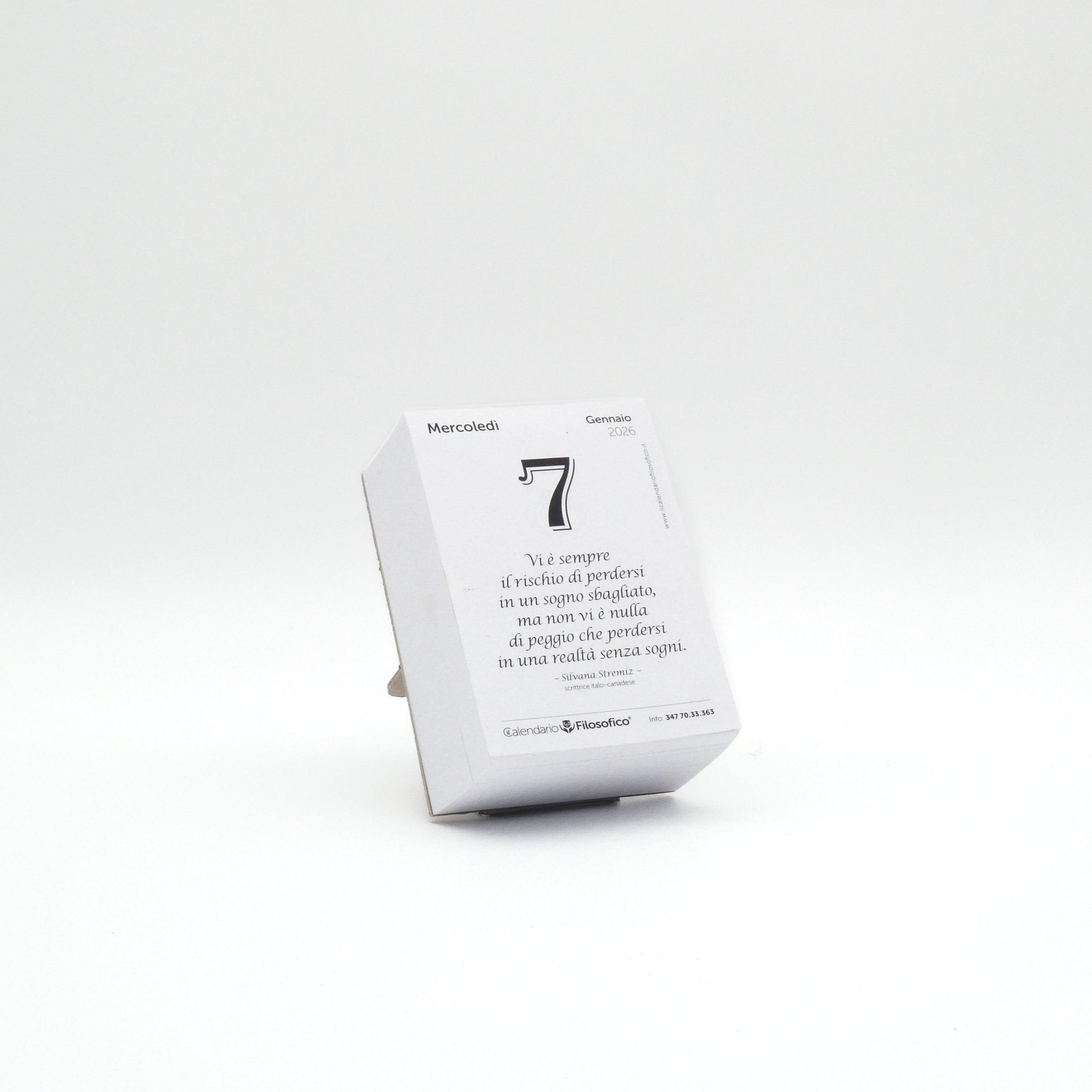 CALENDARIO FILOSOFICO 2026 - A7 MIDI 7,4 x 10,5 CM - CON SUPPORTO IN CARTONE E SCATOLA REGALO