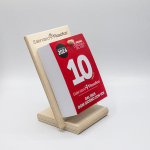 CALENDARIO FILOSOFICO 2024 - A6 PICCOLO 10 x 14 CM - CON SUPPORTO IN LEGNO INCLINATO