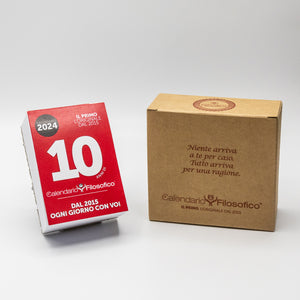 CALENDARIO FILOSOFICO 2024 - A7 MIDI 7,4 x 10,5 CM - CON SUPPORTO IN CARTONE E SCATOLA REGALO
