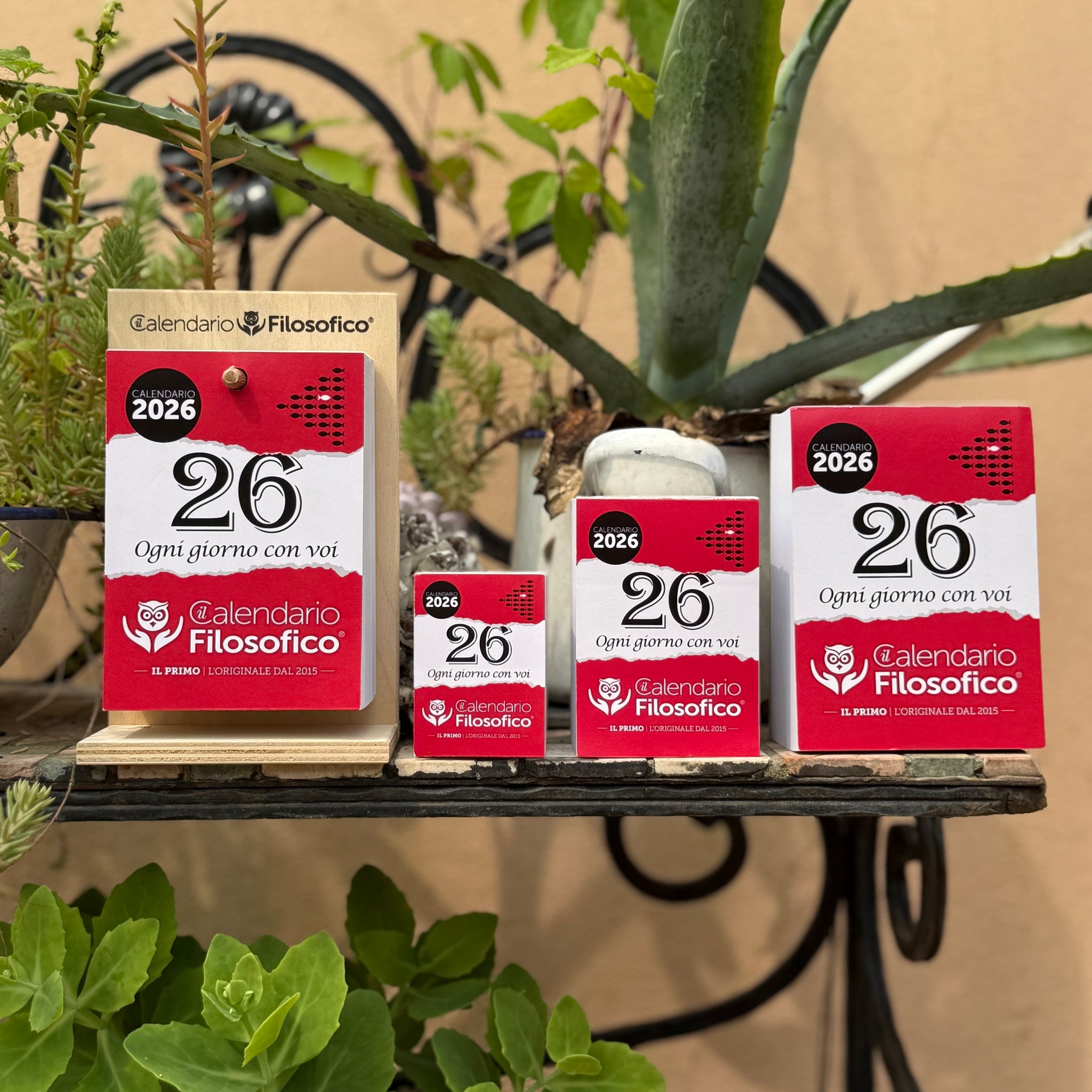 CALENDARIO FILOSOFICO 2026 - A6 PICCOLO 10 x 14 CM - CON SUPPORTO IN LEGNO