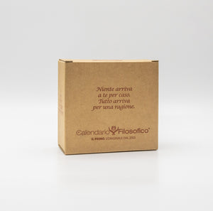 CALENDARIO FILOSOFICO 2025 - A6 PICCOLO 10 x 14 CM - CON SUPPORTO IN CARTONE  E SCATOLA CONFEZIONE REGALO