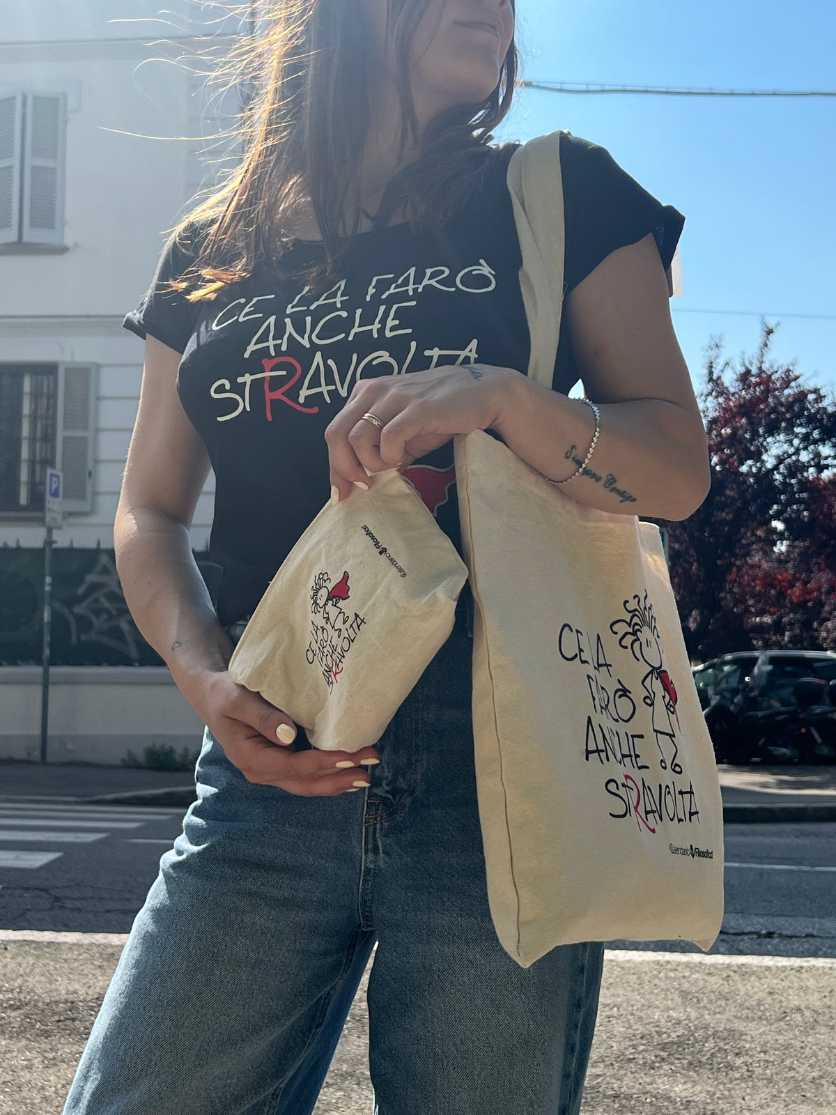 T- SHIRT - MAGLIETTA NERA DA DONNA "CE LA FARO’ ANCHE STRAVOLTA"