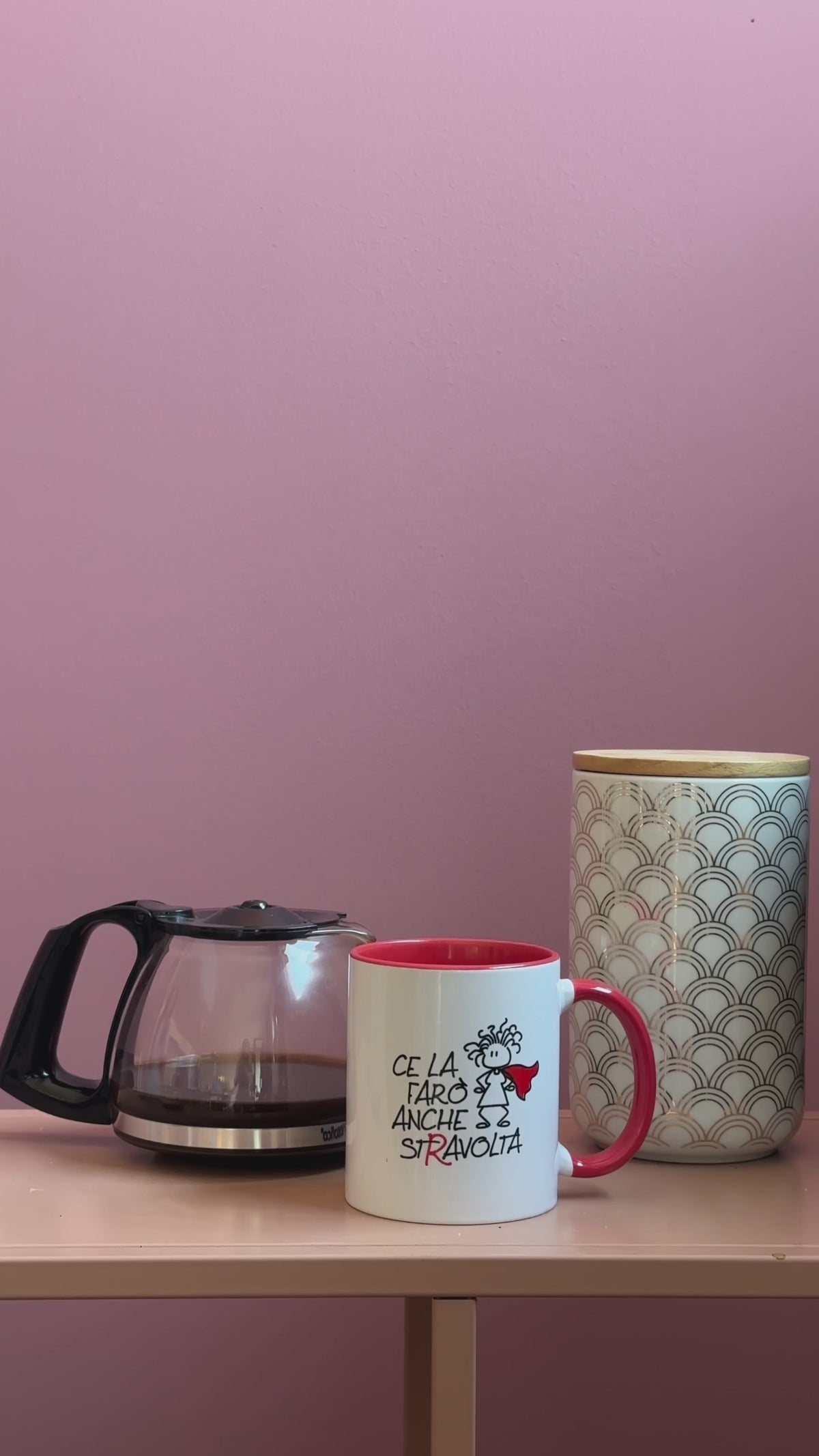 Carica video: TAZZA "CE LA FARO’ ANCHE STRAVOLTA"