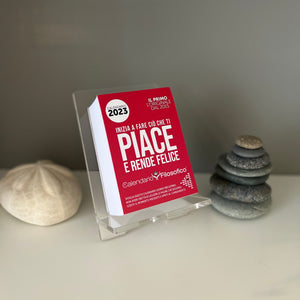 CALENDARIO FILOSOFICO 2023 - A7 MIDI 7,4 x 10,5 CM - CON SUPPORTO IN PLEXIGLASS TRASPARENTE