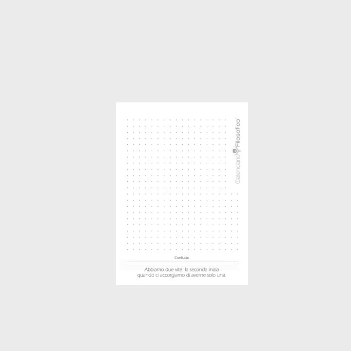 Block notes interno, 100 fogli puntinati con citazioni e riflessioni.